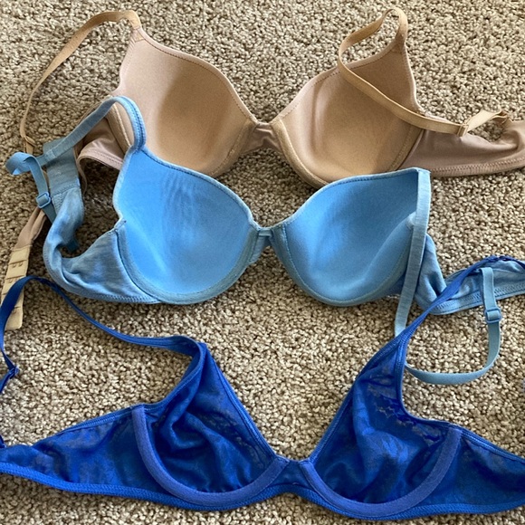 34A Gap Bra Bundle of 3 Includes Victoria Secret Strapless - Picture 3 of 8